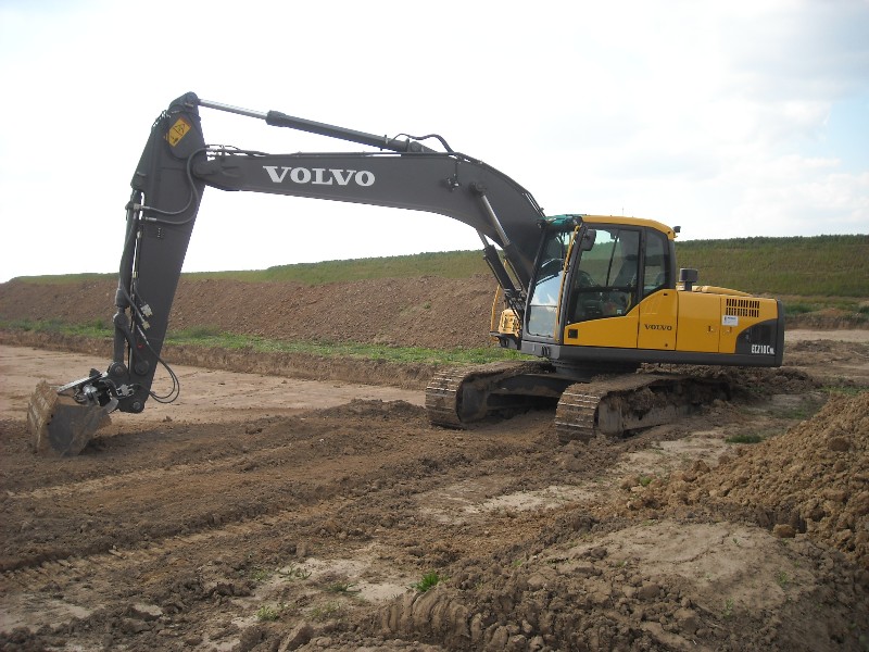 Volvo EC 210 C (2).jpg