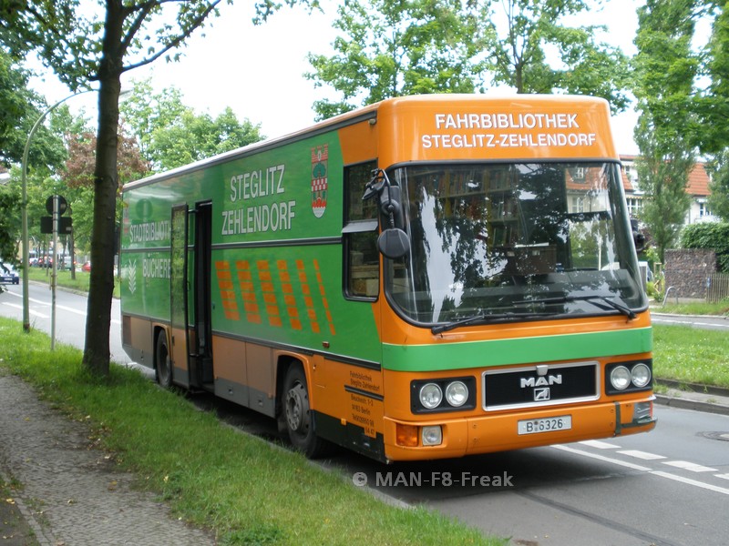 MAN_Bücherbus_B-6326_02-06-2010_01.jpg