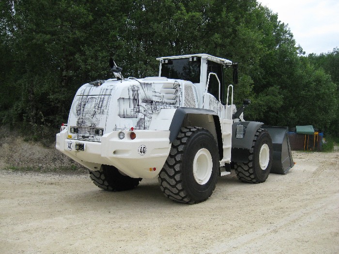 Liebherr 566-Kippertreffen Kirchheim 2010 011.jpg