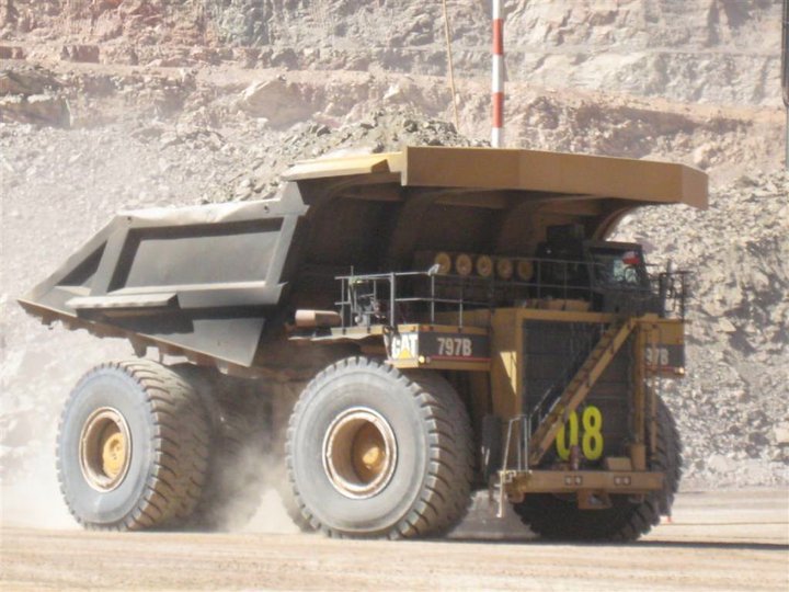 CAT 797 B.jpg