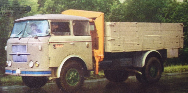 S 706 RT s HR 05.jpg
