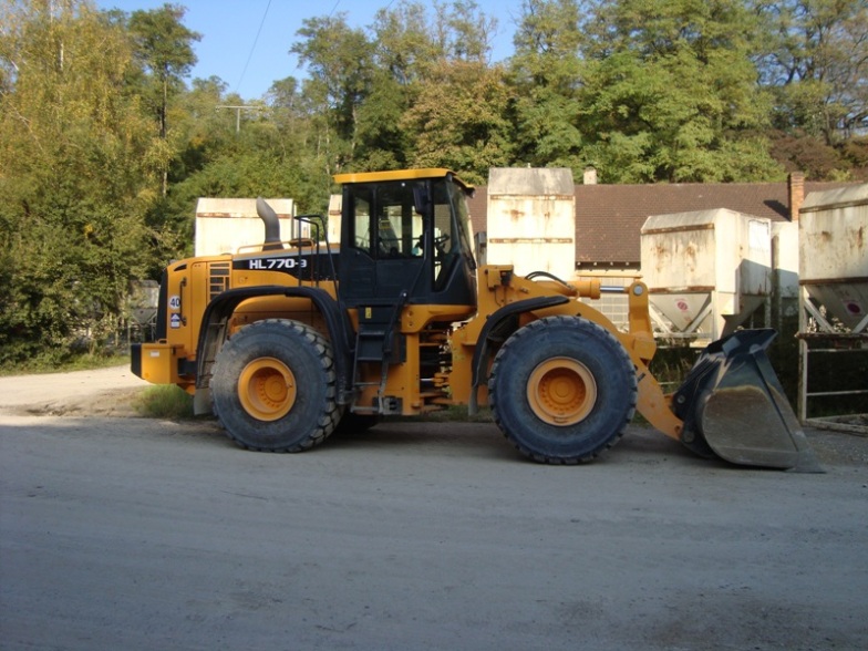 Hyundai HL 770-9(4).jpg