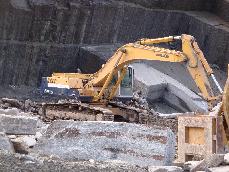 Komatsu PC300 NLC (1).jpg