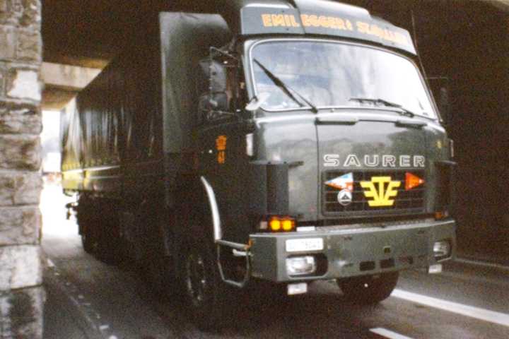 Saurer D330BF 8x4 Emil Egger 1988 in Spiez 1.jpg