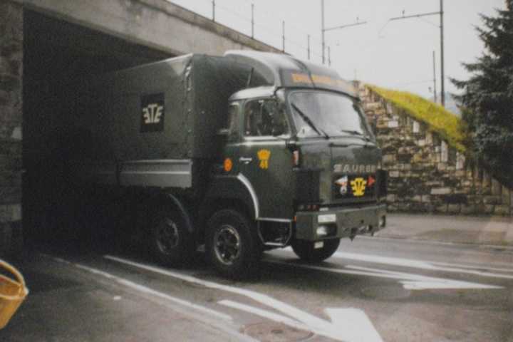 Saurer D330BF 8x4 Emil Egger 1988 in Spiez 2.jpg