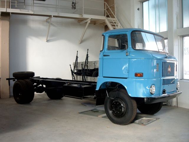 W50 Ghana Busfahrgestell#01.jpg
