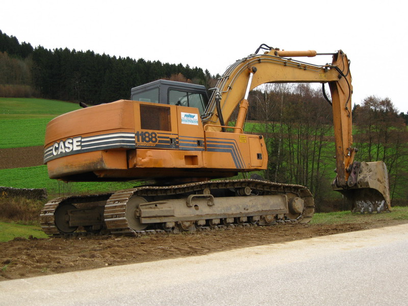 CASE Bagger.jpg