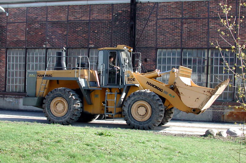 hanomag 80 e la culturista muscolosa esperta in spostamento colline Attachment