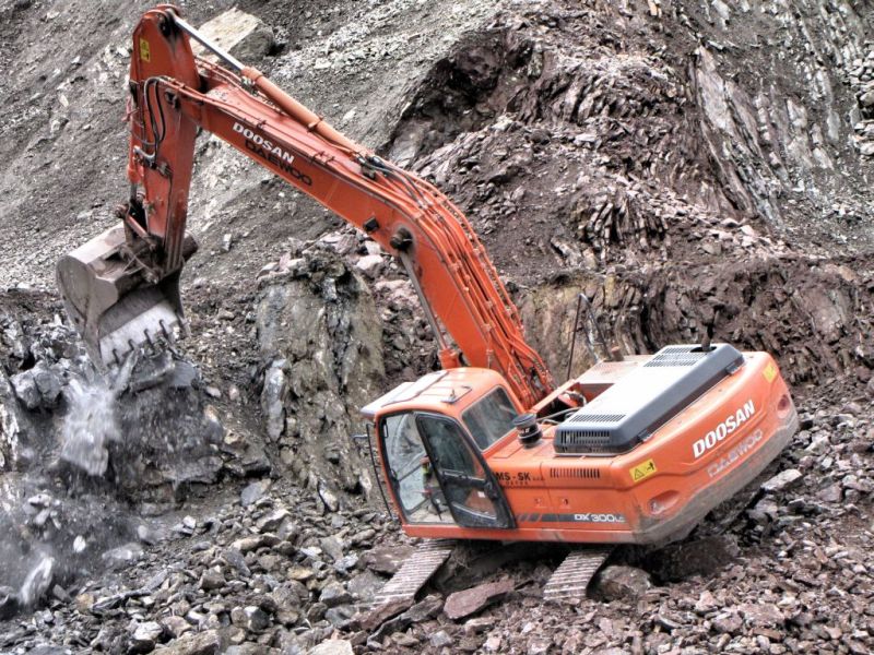 Doosan_Daewoo_DX300_LC.jpg