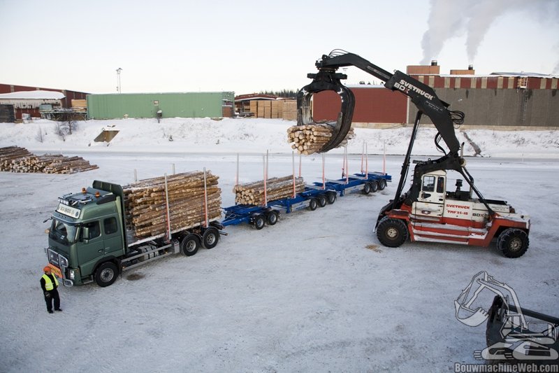 6340_ETT_Volvo_loading_timber_2480x1654.jpg