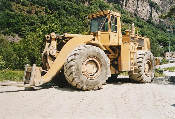 Cat988B-0001.jpg