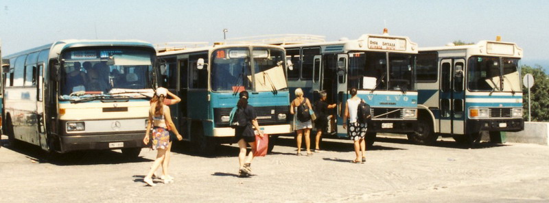 Busbahnhof Santorin Fira Bild 1 1998.jpg