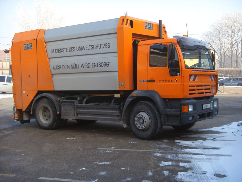  Stadtgemeinde_Traun_18S28_4x2_Müllwagen_
02.jpg