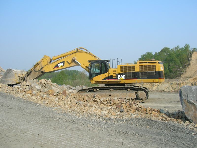 Cat 385C_4.jpg