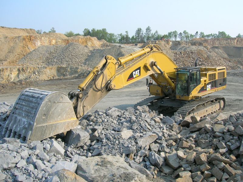 Cat 385C_7.jpg