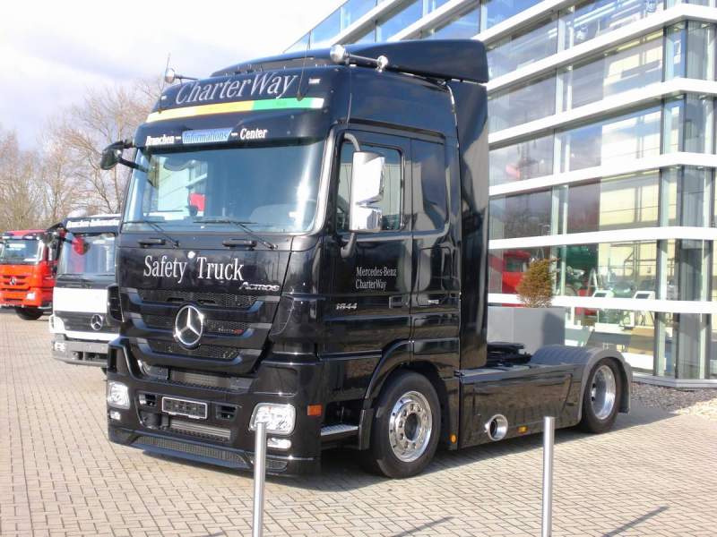 Charterway Actros3 BIC.jpg