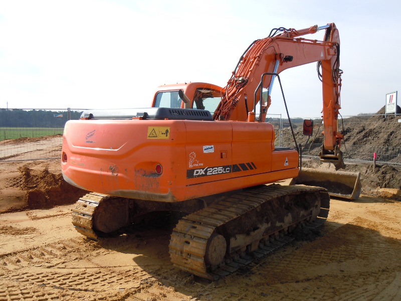 Doosan DX 225 (4).jpg