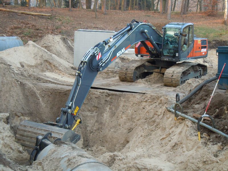 Atlas 240 LC (2).jpg