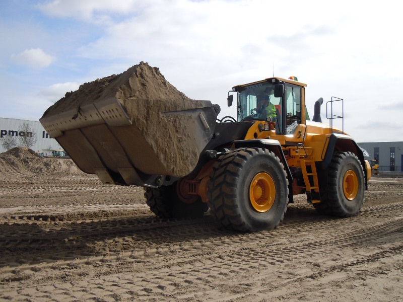 L 220 G (3).jpg