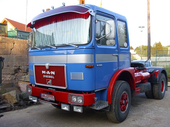 3.Henschel und Oldtimertreffen 2011 022.jpg