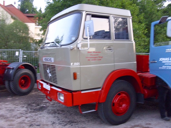 3.Henschel und Oldtimertreffen 2011 038.jpg