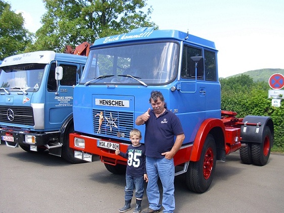 3.Henschel und Oldtimertreffen 2011 091.jpg