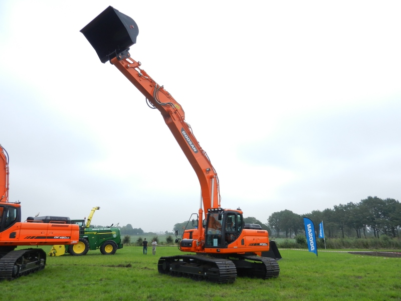 Doosan DX 300 (1).jpg