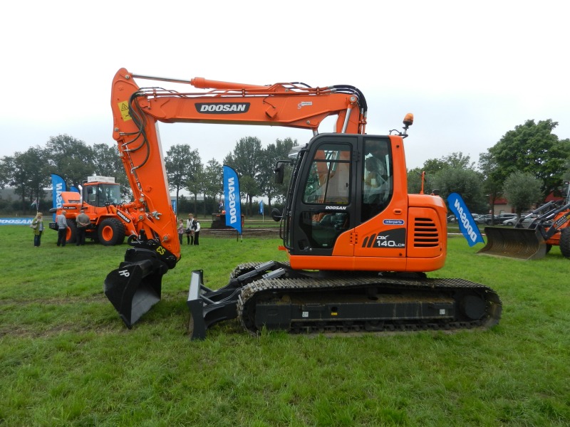 DX 140 LCR (4).jpg