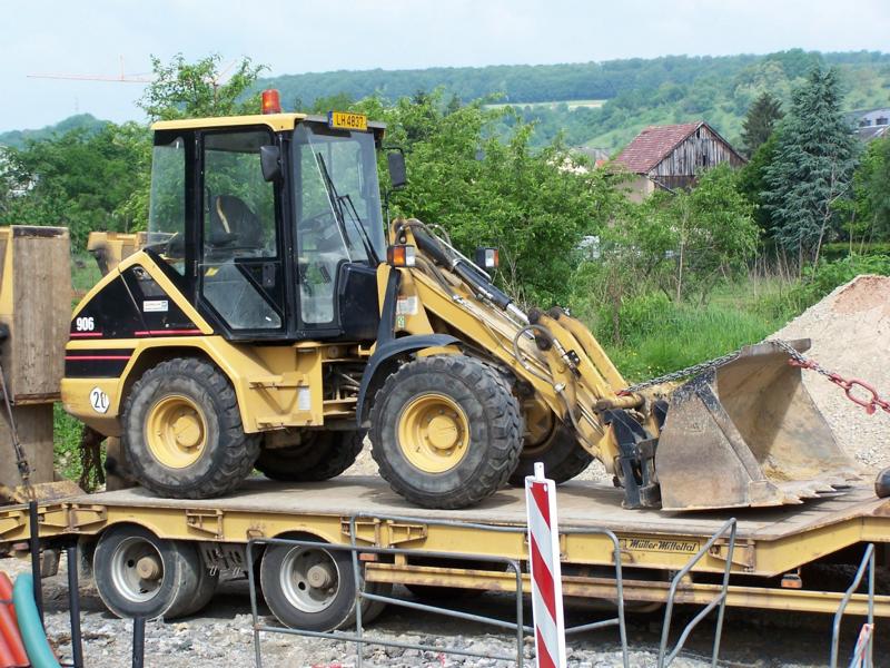 Caterpillar 906, 2006-06-04.jpg