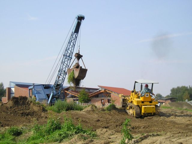 Bagger und Raupe im Einsatz_klein.jpg