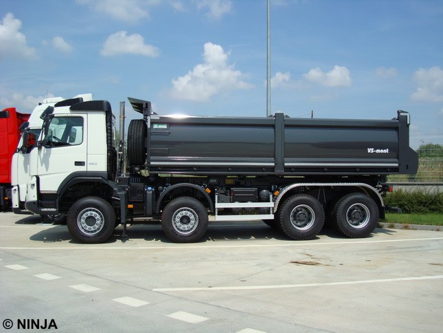 Volvo_FMX460_8x6_S3_02.jpg