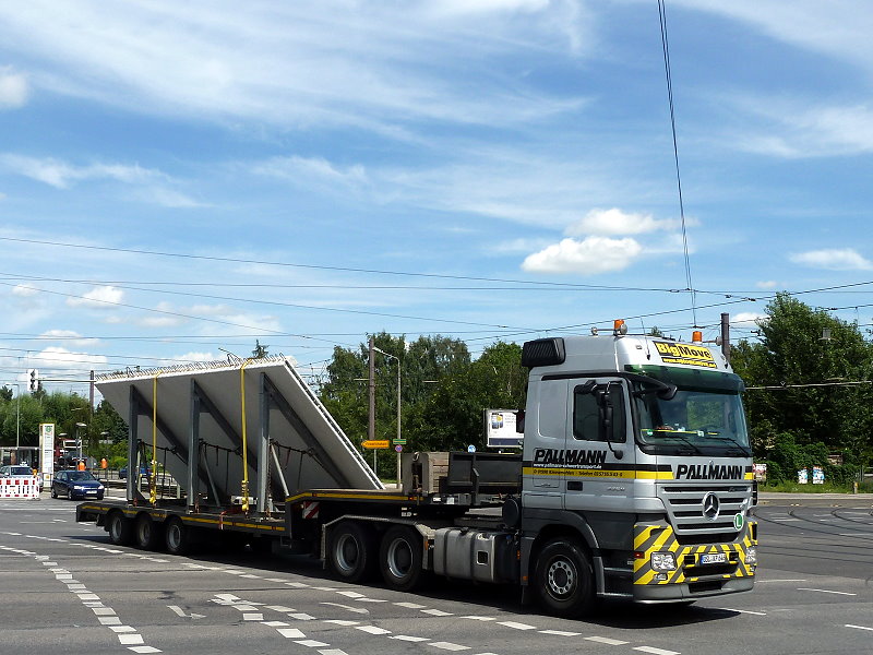 Big Move - Pallmann, Mercedes Actros MP2 3360.jpg