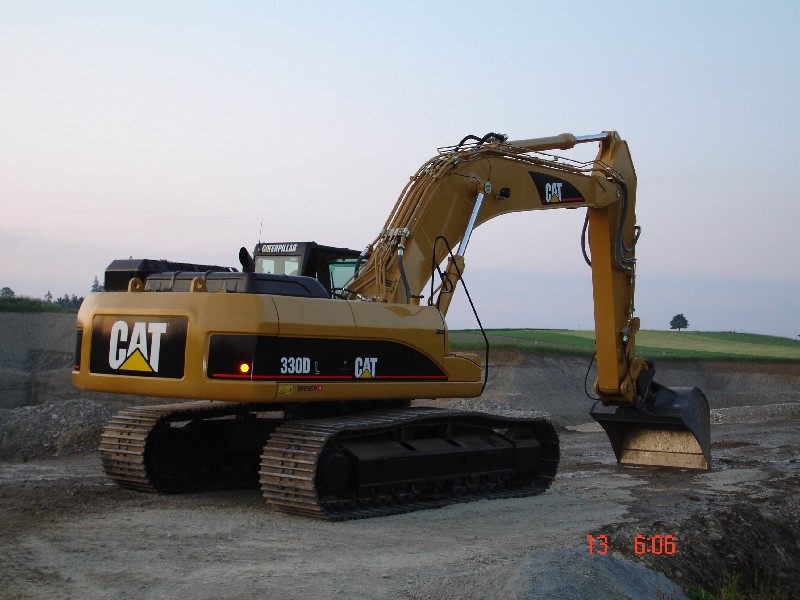 Vorführmaschine Cat 330 D L.jpg