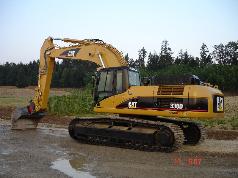 Vorführmaschine Cat 330 D L (1).jpg