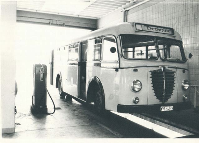 Omnibus in der Waschhalle.jpg