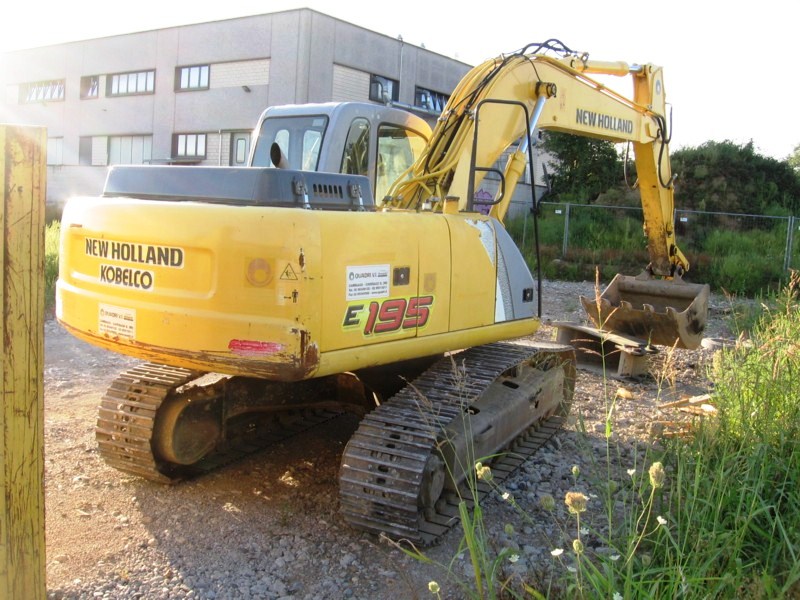 New Holland E195 009.jpg