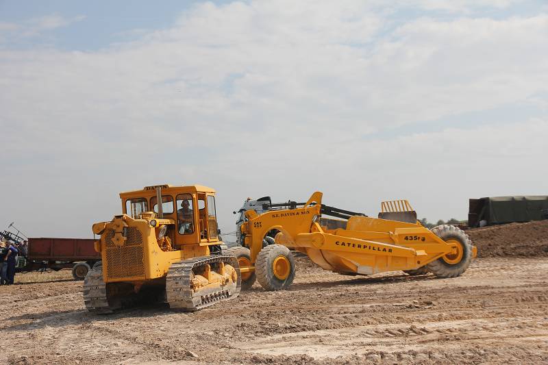 CAT D8 (2).jpg