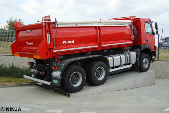 Volvo_FMX460_6x6_S3_06.jpg