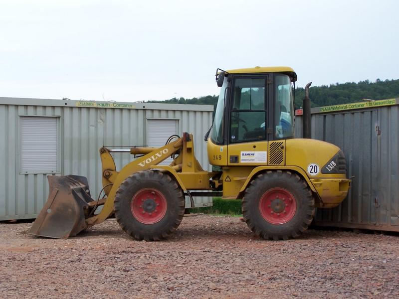 Volvo L 32B, 2006-06-15, 001.jpg