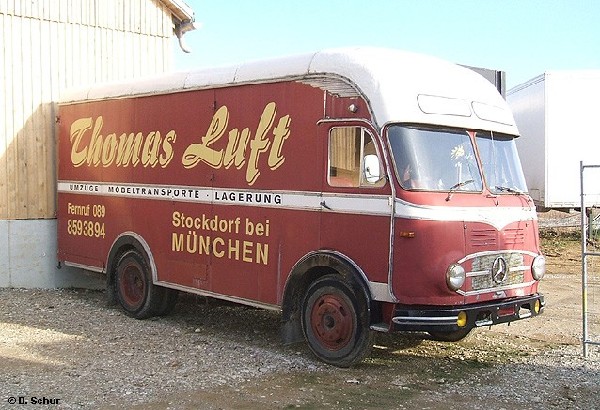  DS006-Mercedes-Ackermann-Moebelwagen-kur
z-Th-Luft-rot.jpg