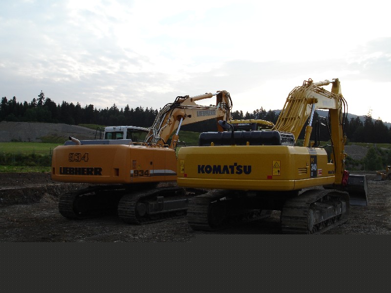 PC 340-7&Liebherr 934 (1).jpg