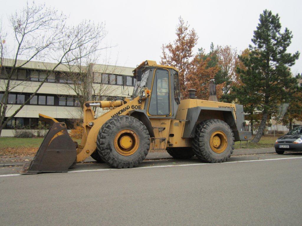 hanomag 80 e la culturista muscolosa esperta in spostamento colline Attachment