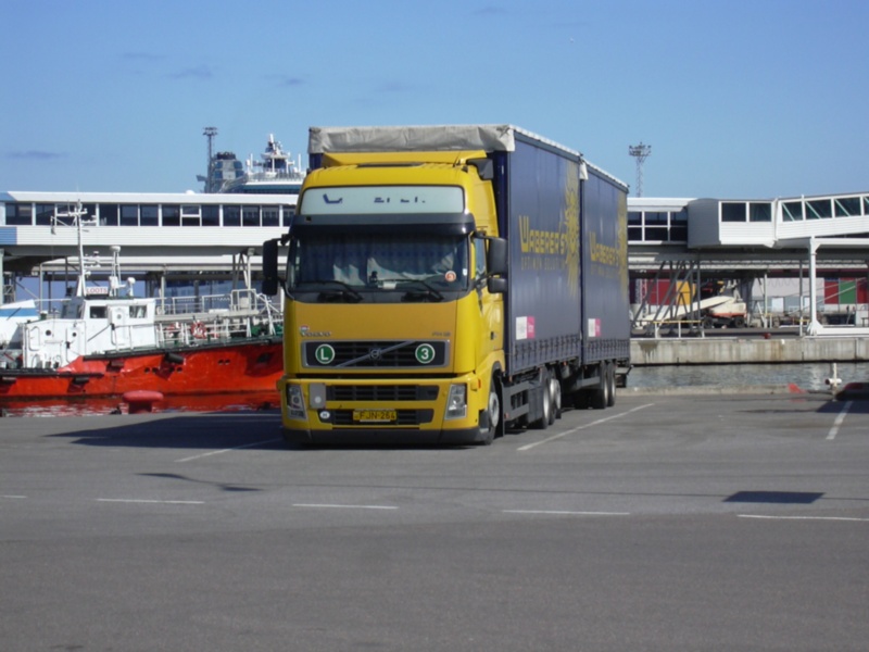 Volvo Tandemzug in Tallinn.jpg