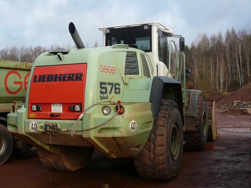 Liebherr L576 2plus2 - Wilhelm Geiger GmbH & Co. KG - Steinbruch Leukersdorf - 2011-12-18 (5).jpg