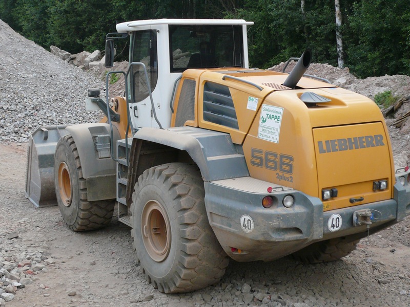 Liebherr L566 2plus2 - Städtereinigung Tappe GmbH - Kalkstr. in Chemnitz - 2010-07-04 (4).jpg