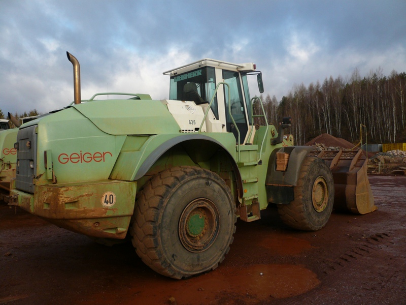 Liebherr L574 2plus2 - Wilhelm Geiger GmbH & Co. KG - Steinbruch Leukersdorf - 2011-12-18 (4).jpg