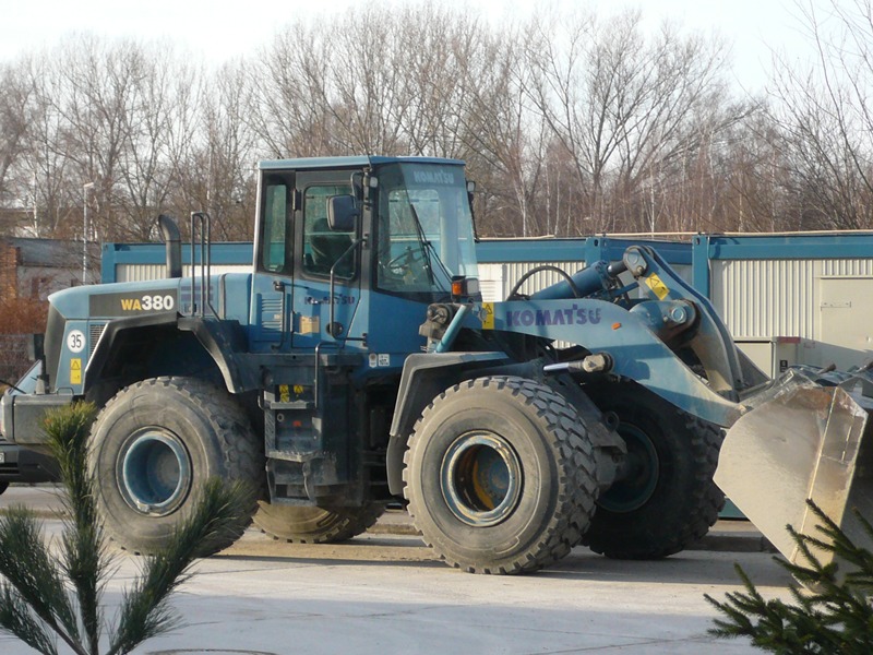 Komatsu WA380 - Berger Beton GmbH - Transportbetonmischanlage Blankenburgstr. in Chemnitz - 2011-12-11 (1).jpg