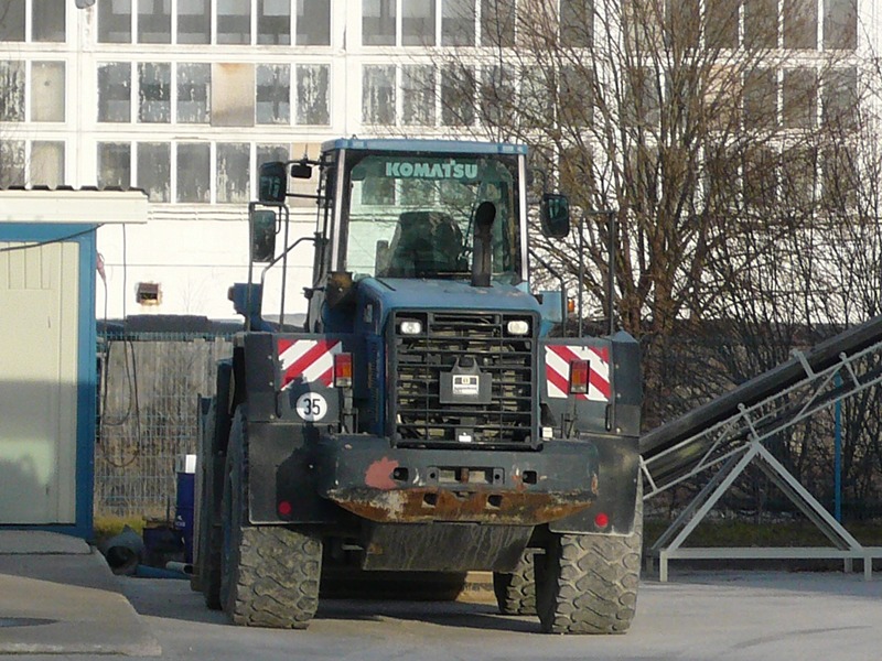 Komatsu WA380 - Berger Beton GmbH - Transportbetonmischanlage Blankenburgstr. in Chemnitz - 2011-12-11 (2).jpg