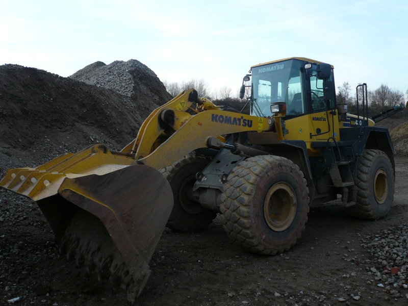 Komatsu WA430-6 - ... - Sandgrube Cossen - 2011-12-11 (3).jpg