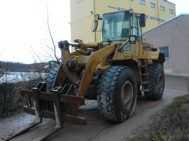 Caterpillar 936F - Reinhold Meister GmbH - Natursteinwerk Mittweida - 2011-12-17 (3).jpg